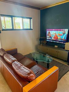 Charming quirky gold accents studio in sea point