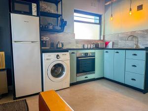 Charming quirky gold accents studio in sea point