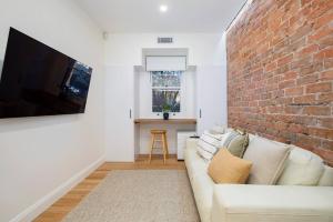 Casa Dianna - Timeless Terrace near CBD and Waterfront