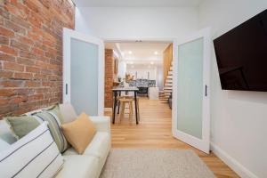 Casa Dianna - Timeless Terrace near CBD and Waterfront