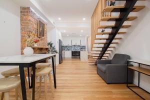 Casa Dianna - Timeless Terrace near CBD and Waterfront