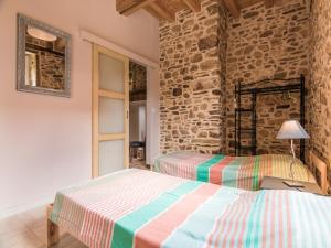 Maisons de vacances Farmhouse in Saint-Priest with Pool & Terrace : photos des chambres