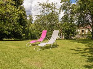 Maisons de vacances Farmhouse in Saint-Priest with Pool & Terrace : photos des chambres