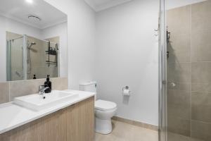 Inviting 3BR Armstrong Creek Escape