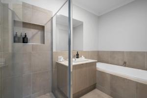 Inviting 3BR Armstrong Creek Escape