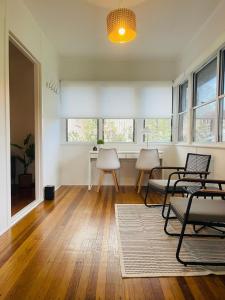 Cozy 4BR Cottage Close to Schools & Shops&Lookout