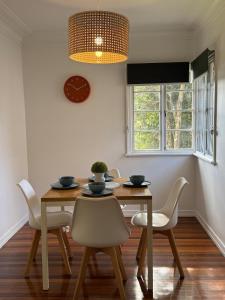 Cozy 4BR Cottage Close to Schools & Shops&Lookout