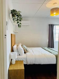 Cozy 4BR Cottage Close to Schools & Shops&Lookout