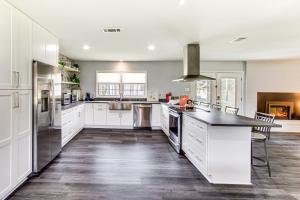 Group-Friendly Home with Game Room in Albany!