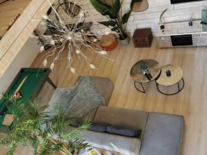 Maisons de vacances Loft cosy avec piscine et spa, a 10 min de Vichy, proche golf et nature - FR-1-489-337 : photos des chambres