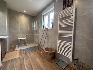 Maisons de vacances Gite cosy avec spa, activites et ferme a visiter, proche randonnees et attractions locales - FR-1-489-467 : photos des chambres