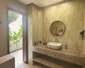 Riverside Villa with Garden