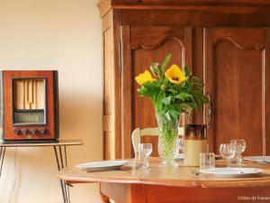 Maisons de vacances Maison de charme avec jardin et WIFI en Normandie - FR-1-497-238 : photos des chambres