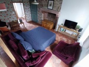 Maisons de vacances Gite Les Hirondelles a Chavroches - 5 personnes, animaux acceptes - FR-1-489-574 : Maison de Vacances
