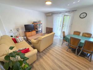 Apartment in Novi Vinodolski 37973