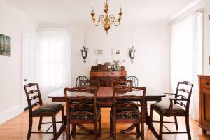 The County Queen - Historic Home in Picton ST-2025-0040