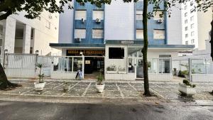 Suíte 300 Pitangueiras - na quadra da praia