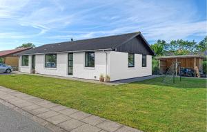 Stunning Home In Blokhus With Wifi