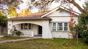 4 Bedrooms Spacious Family House