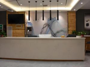 Shell Hotel Kaifeng Jin'an Road Bianxihu Wanda Plaza