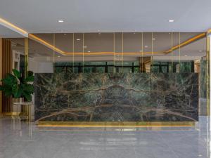 B2 Huai Khwang Premier Hotel