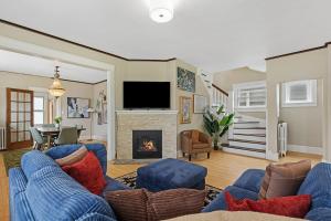 ArtGallery PrivateHotTub Sauna NearMountRushmore FamilyHome