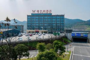 Vienna Hotel Chongqing West Station Square - 3hvězdičkové hotely ve městě Čchung-čching