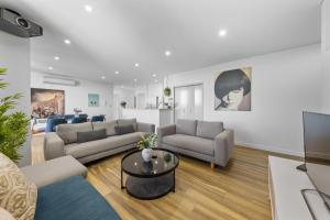 Prime 3BR Apt with Parking & ICC & DarlingHarbour-10 mins walk