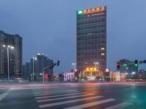 Vienna Hotel Nanchang New Grand Hongcheng Market Xianghu 1st Hospital - 3hvězdičkové hotely ve městě Nan-čchang