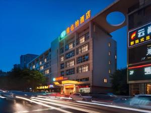 Vienna Hotel Chongqing Shiqiaopu Metro Station - 3hvězdičkové hotely ve městě Čchung-čching