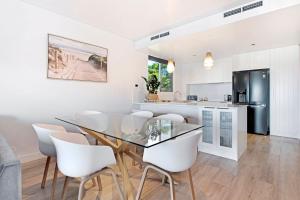 Waterfront Oasis in Runaway Bay - CoastHM