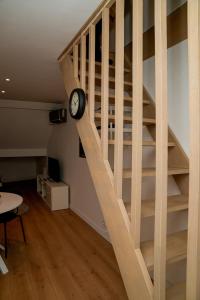 Modern 1BR & 1LR Apartment 15-Min Walk to Rabot