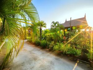 Baan Suan Rim Num Resort