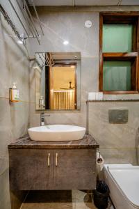 Lime Tree Hotel - Near Medanta Hospital