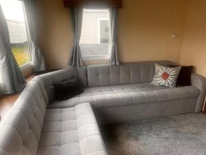 Your Happy Place - 8 Berth Caravan 5 minutes from lovely sandy beach