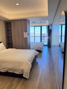 LCONDOTEL Serviced Apartment near MOA NAIA PITX with Pool Parking