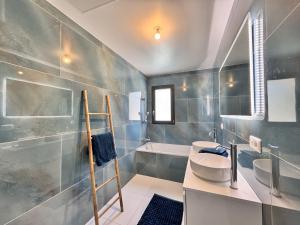 Maisons de vacances La Bella Rosa - Direct circuit - Piscine - Climatisation : photos des chambres