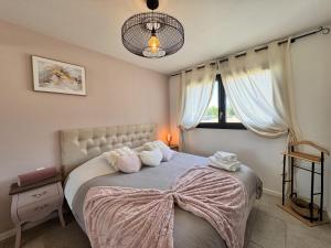 Maisons de vacances La Bella Rosa - Direct circuit - Piscine - Climatisation : photos des chambres