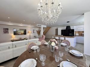 Maisons de vacances La Bella Rosa - Direct circuit - Piscine - Climatisation : photos des chambres