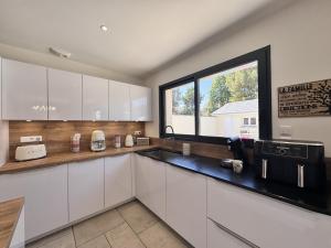 Maisons de vacances La Bella Rosa - Direct circuit - Piscine - Climatisation : photos des chambres