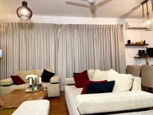 Luxurious Fully Furnished Apartment for Rent at 2000 Plaza, Colombo