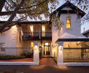 14 Queen St, Woollahra NSW 2025, Australia.