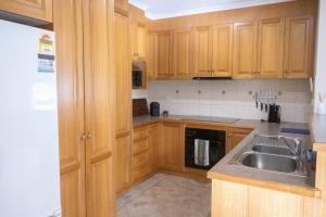 Elva on Victoria - 2-BR Victorian Home near Shops