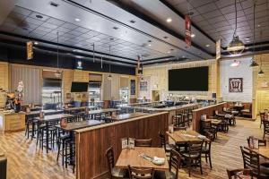 Days Inn & Suites by Wyndham Winkler