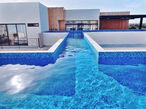 Loft, gym, pool, internet zama