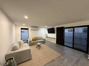 Beach Lane - Modern Coastal Stay