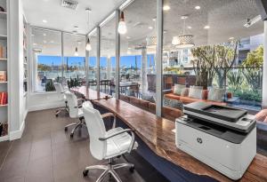 Marina Escape 2BR Townhouse with FREE PARKING