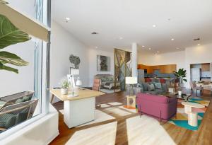 Marina Escape 2BR Townhouse with FREE PARKING