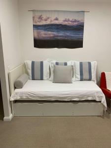 Family stay minute walk from Hargraves beach