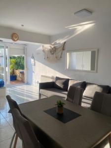 Acogedor apartamento con barbacoa privada en Empuriabrava